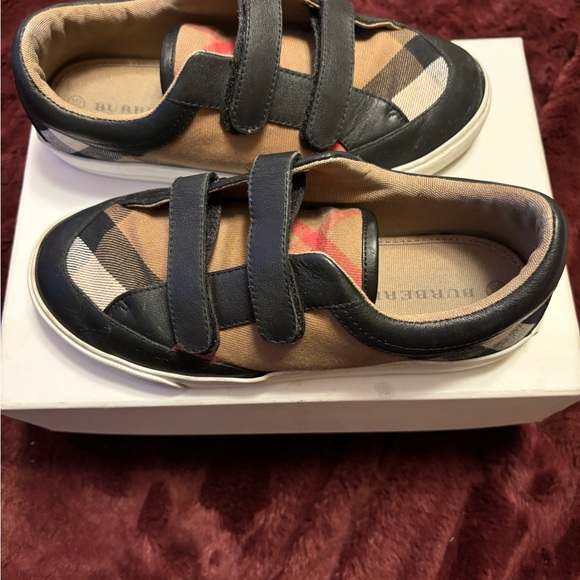 Burberry Authentic kids sneaker. - Picture 3 of 13